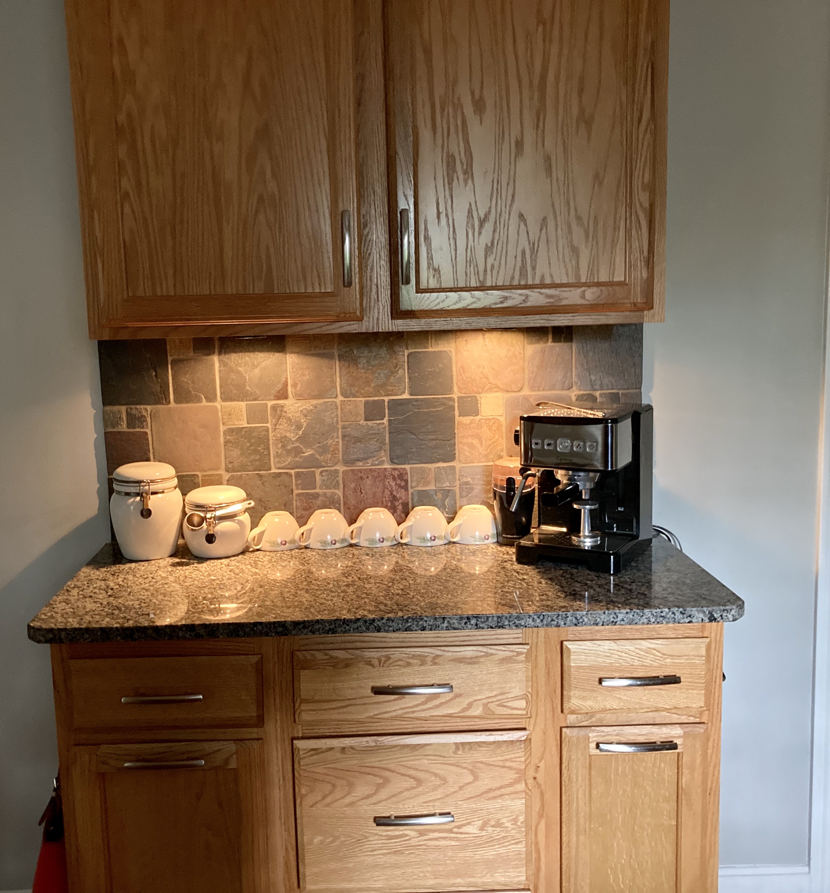 Dorval Breakfast Nook